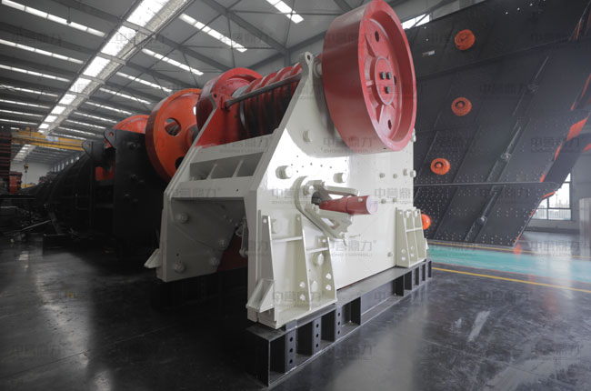 歐版顎式粗碎（suì）破碎機圖片