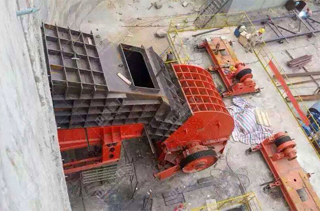 PC1200×1000錘（chuí）式破碎（suì）機