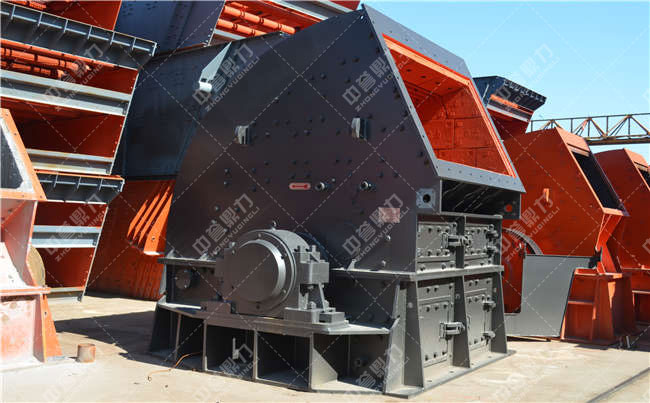 ZPC2025重锤式破碎（suì）机