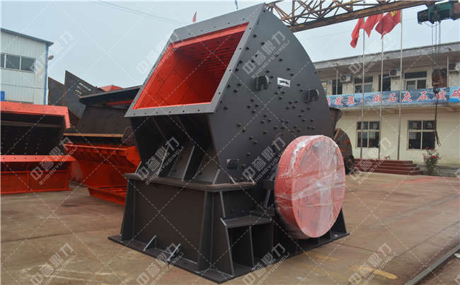 PCZ1008重型锤式破（pò）碎机
