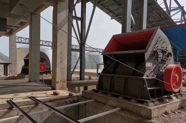 日產1000噸錘式破碎機