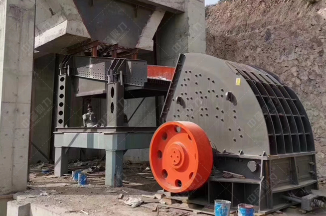 日（rì）產2000噸錘式破碎機