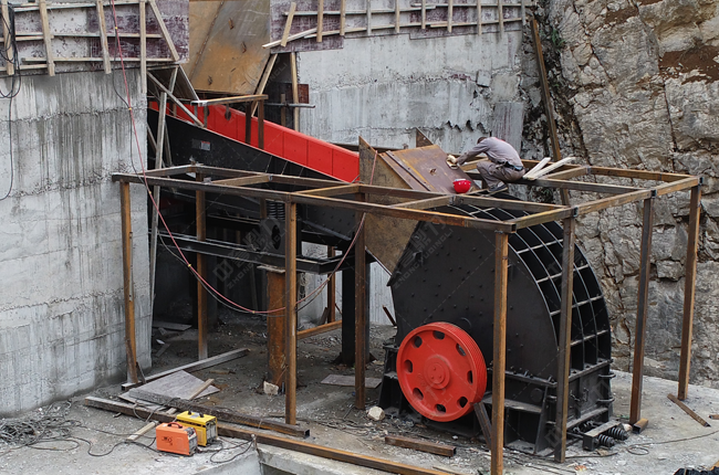 時產6000噸錘式破碎（suì）機