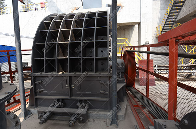 重（chóng）型錘式破碎機產（chǎn）品實（shí）拍圖展示2