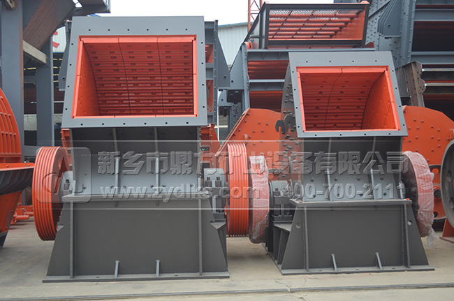 建築垃圾錘式（shì）破碎機