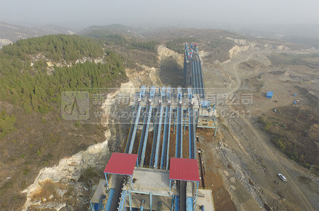 膠（jiāo）帶輸送機客戶現場3