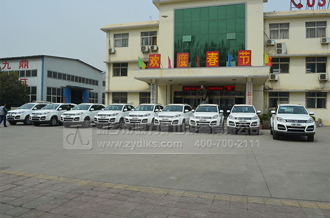 中譽鼎力破碎機廠家售（shòu）後服（fú）務車輛